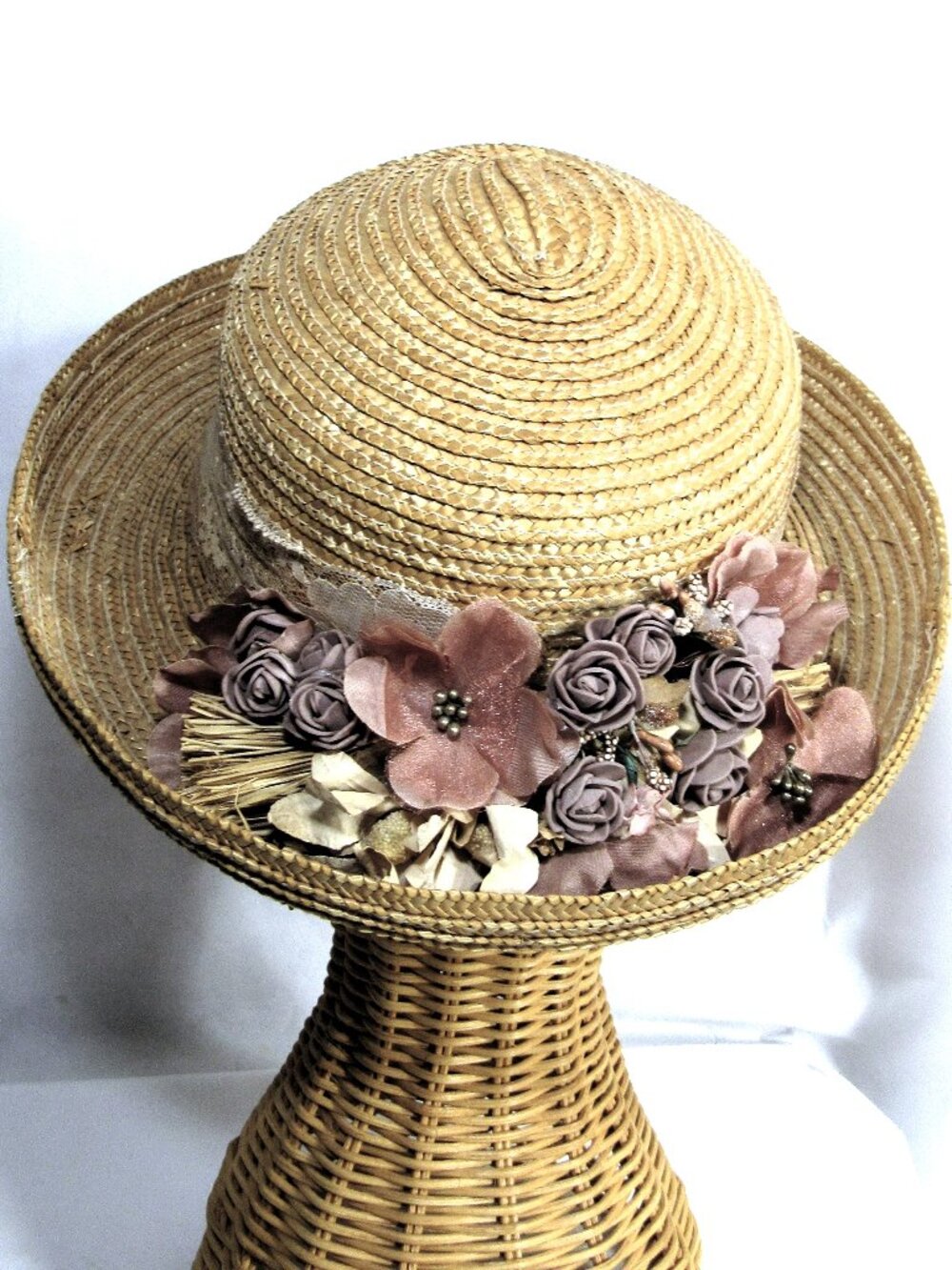 SWEET VINTAGE LADIES HAT  DEMURE COLOR FLORAL + RAFFIA, COUNTRY SUN GARDEN